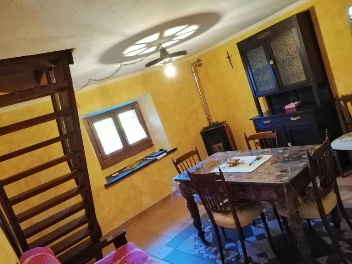 Casa Vacanze La Carbunera Villa Domodossola Buitenkant foto