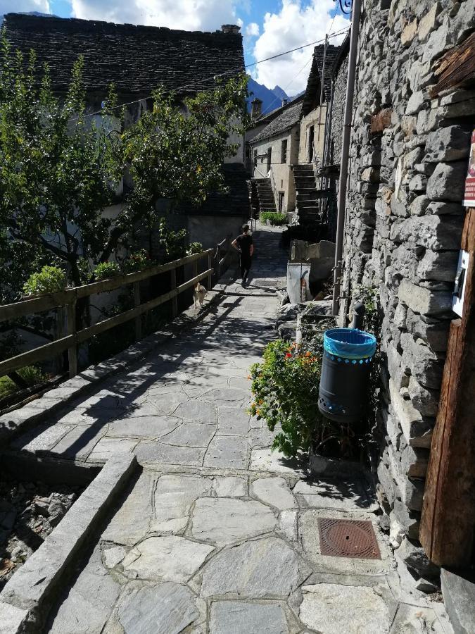 Casa Vacanze La Carbunera Villa Domodossola Buitenkant foto